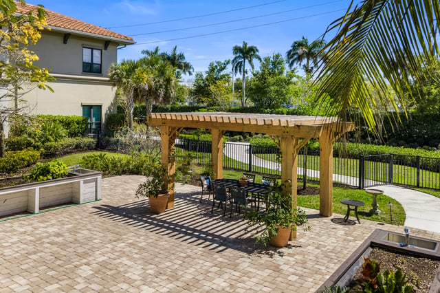 Capstone-Royal-Palm-049-AL