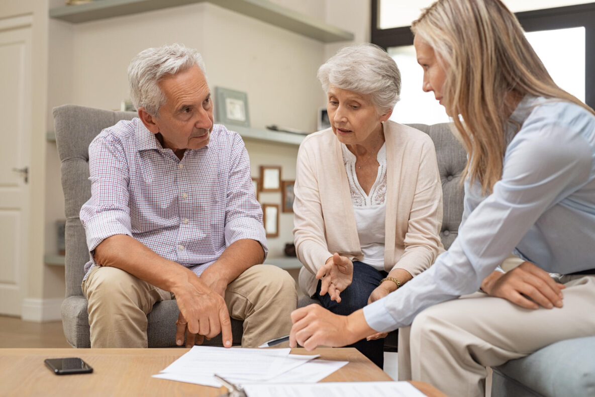Business,Agent,Planning,With,A,Retired,Couple,Their,Future,Investment